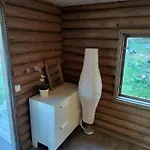別荘 Gaeststuga Och Bastu