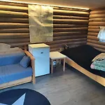 別荘 Gaeststuga Och Bastu Oravais